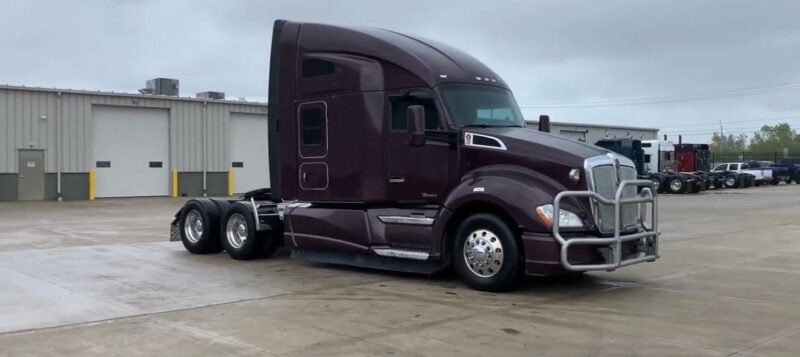 2017 Kenworth T680 Semi Truck
